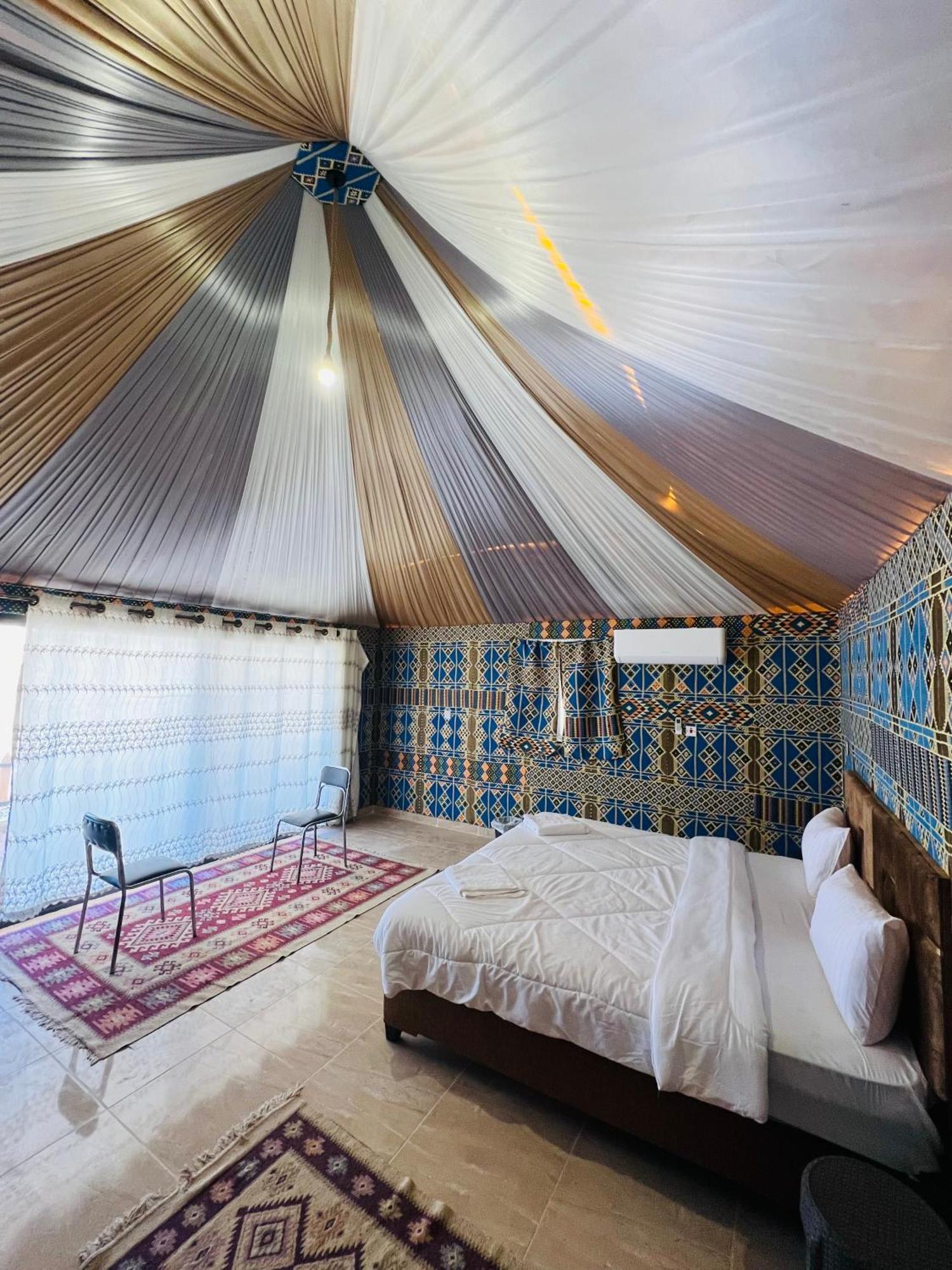 Abdullah Luxury Camp Apartment Wadi Rum Bagian luar foto