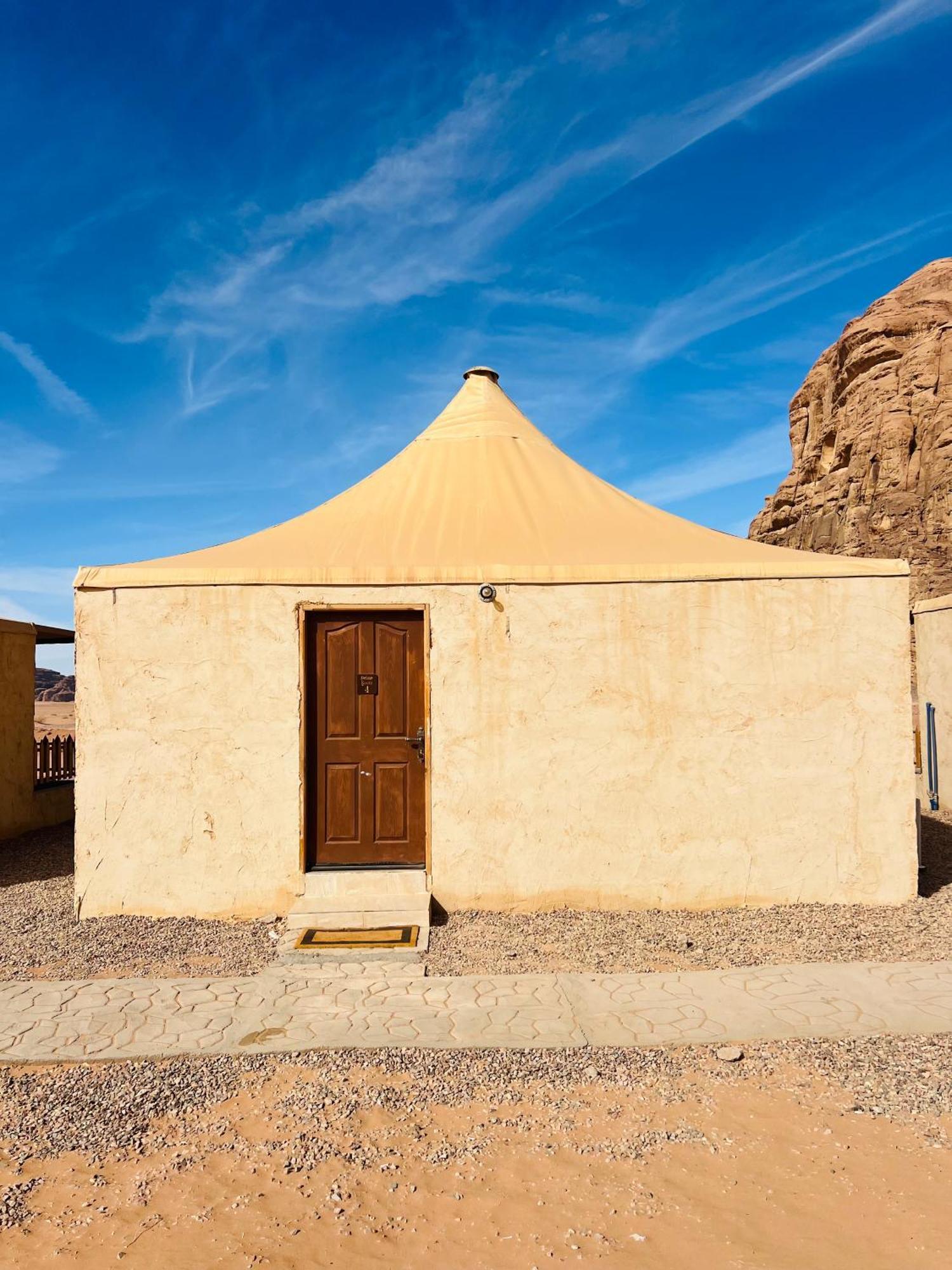 Abdullah Luxury Camp Apartment Wadi Rum Bagian luar foto