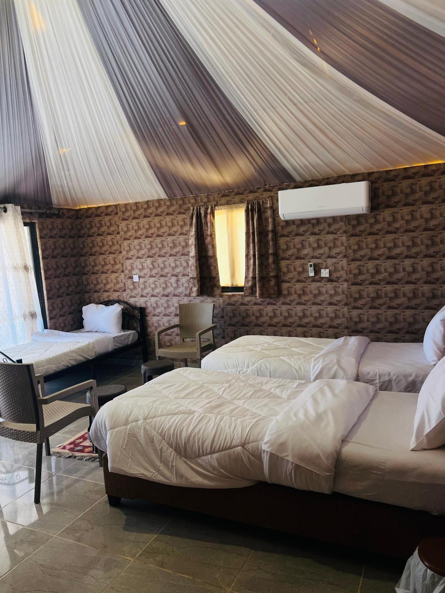 Abdullah Luxury Camp Apartment Wadi Rum Bagian luar foto