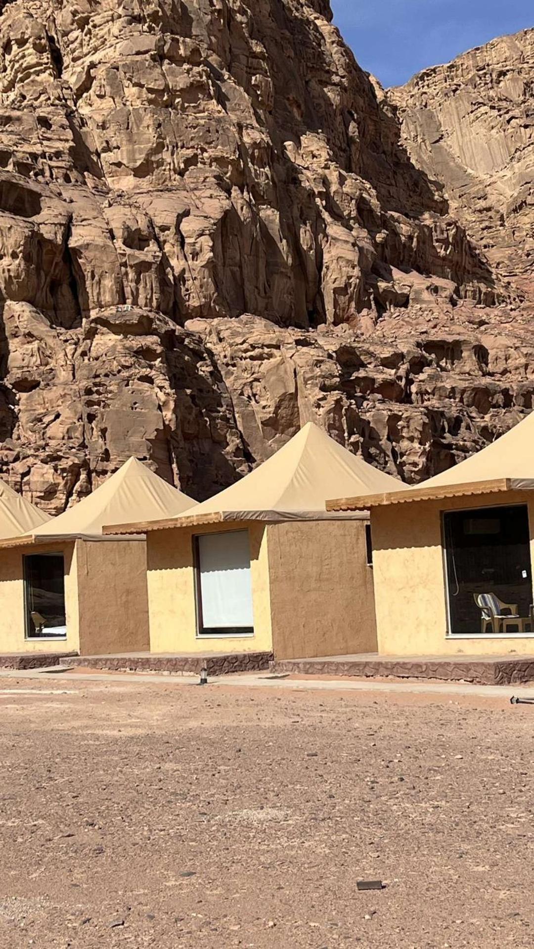 Abdullah Luxury Camp Apartment Wadi Rum Bagian luar foto