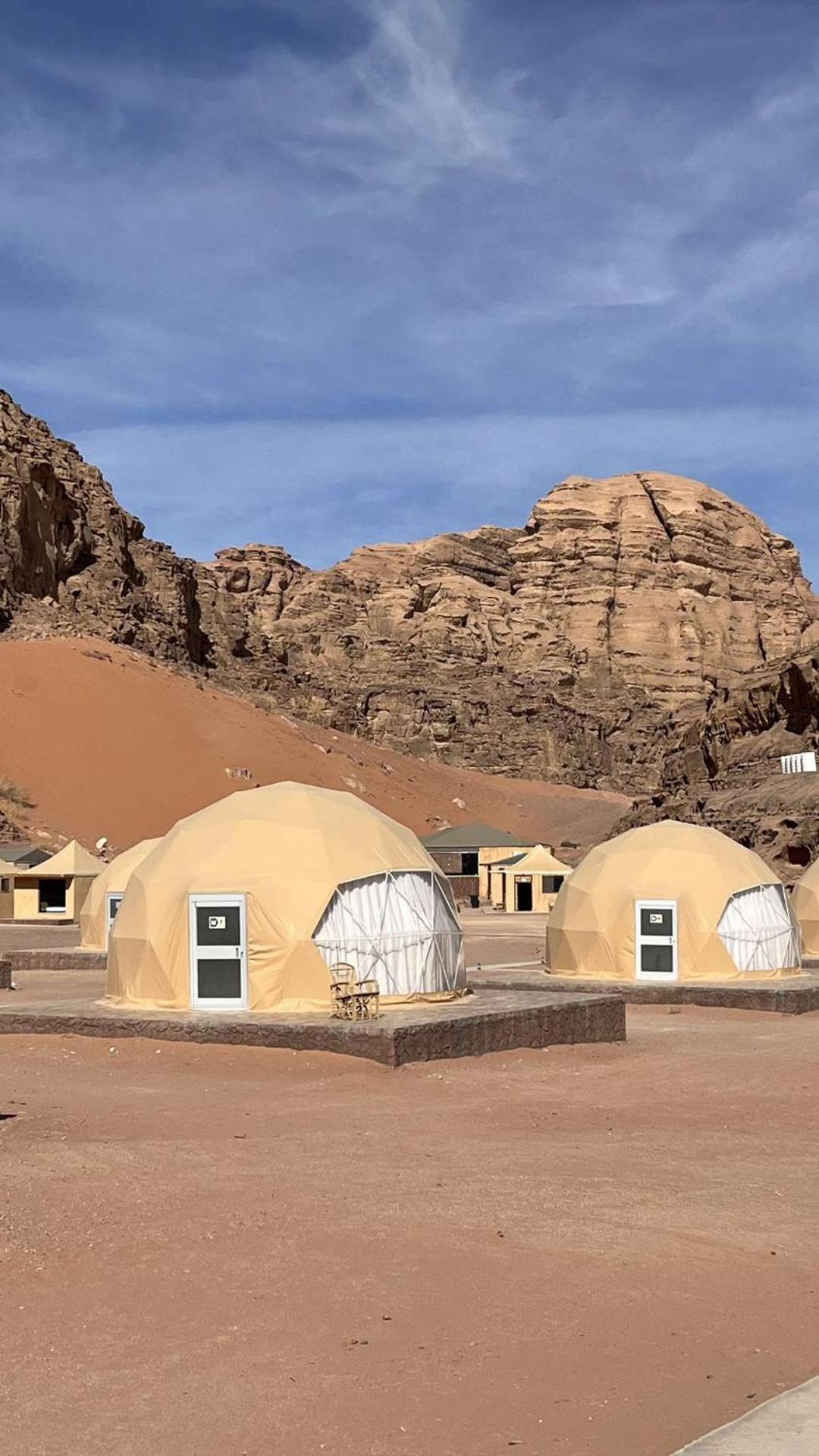 Abdullah Luxury Camp Apartment Wadi Rum Bagian luar foto