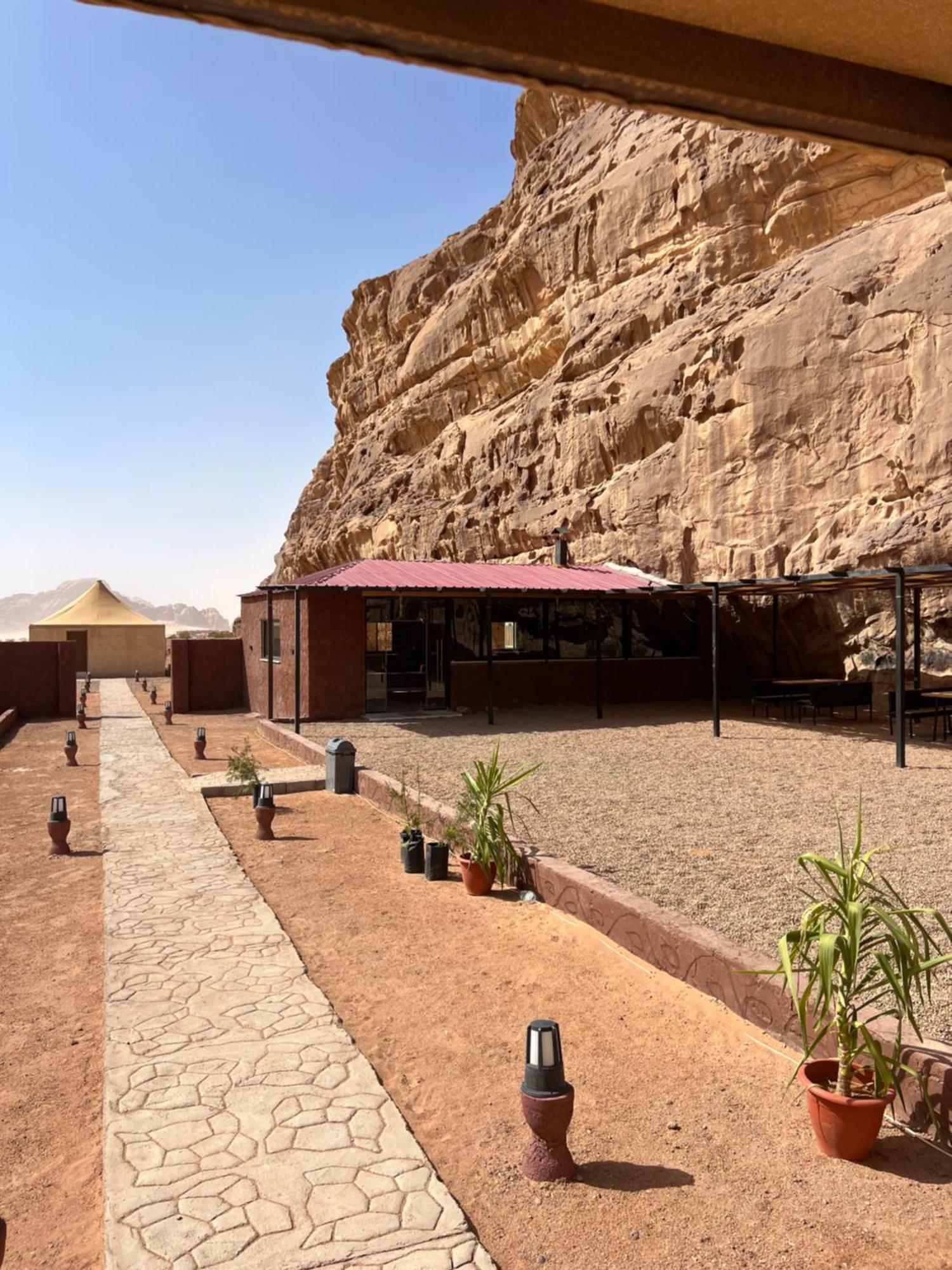 Abdullah Luxury Camp Apartment Wadi Rum Bagian luar foto